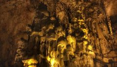 Stalaktitų-stalagmitų urvas